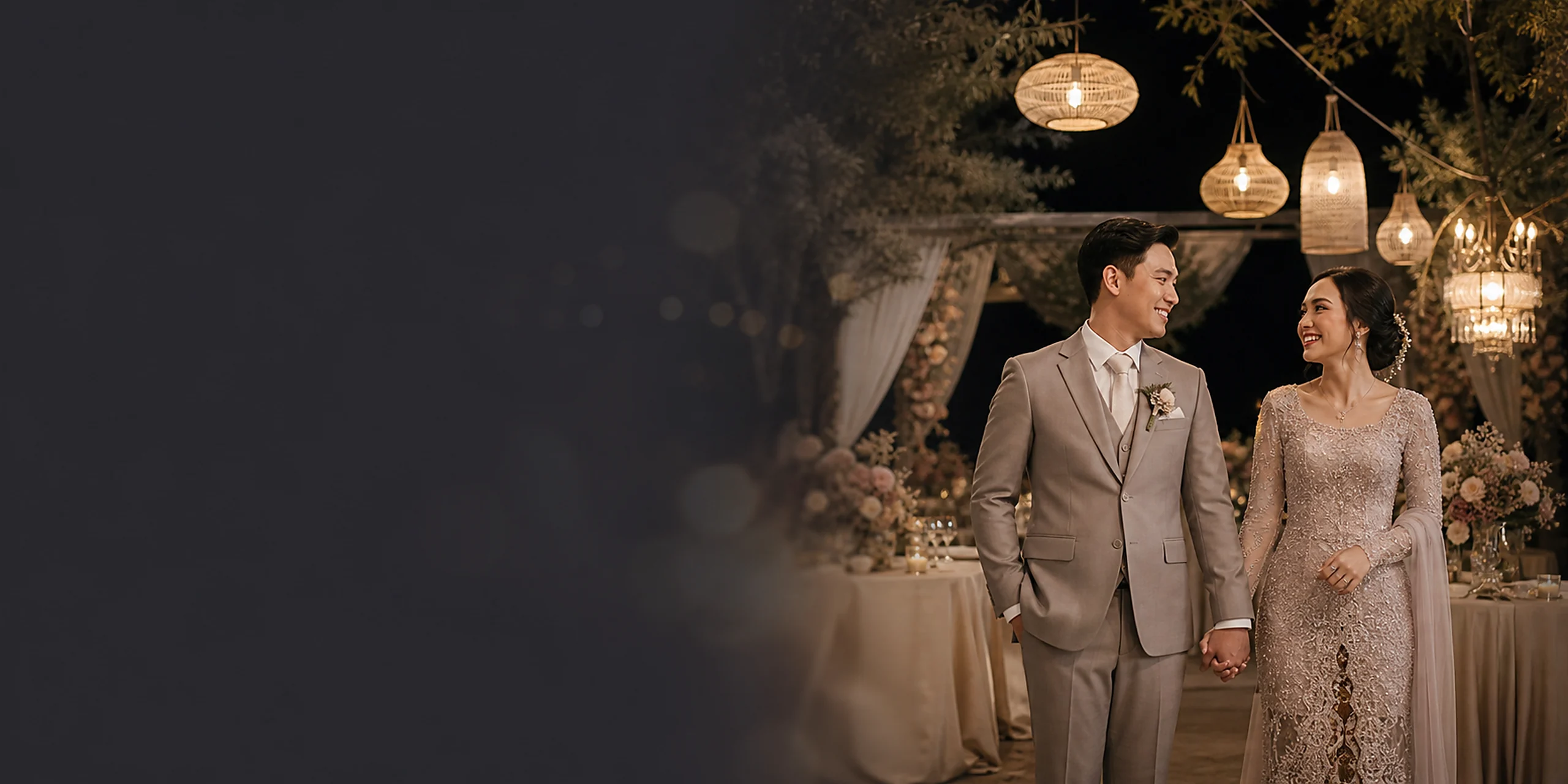Pasangan pengantin Indonesia menikmati resepsi malam bernuansa charcoal dan champagne